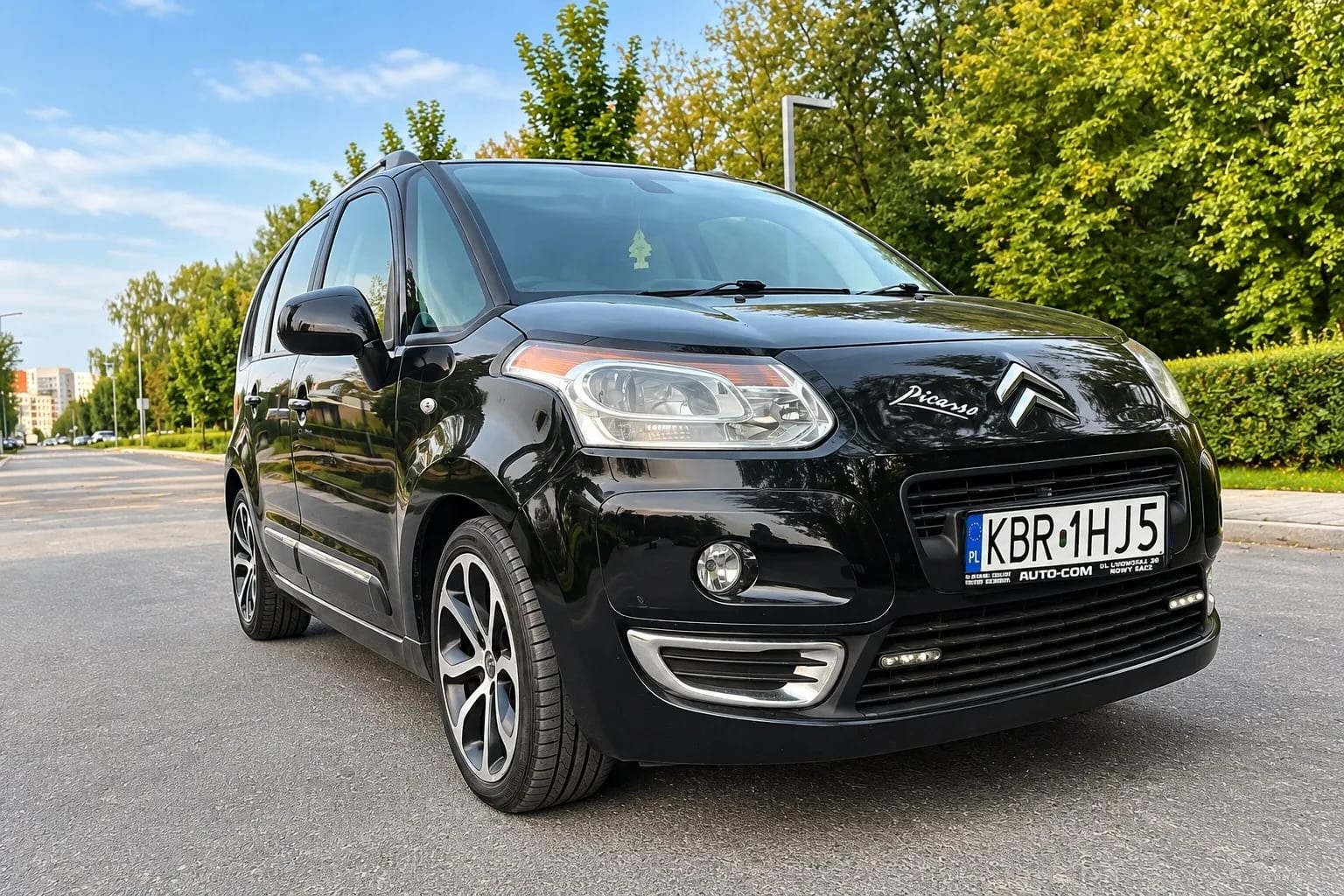 Citroën C3 Picasso 1.6 HDi for rent in Warsaw, front three-quarter view