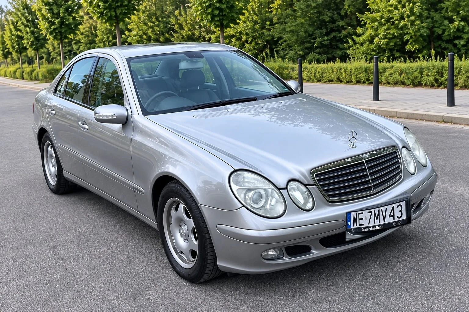 Mercedes-Benz E220 CDI for rent in Warsaw, front three-quarter view